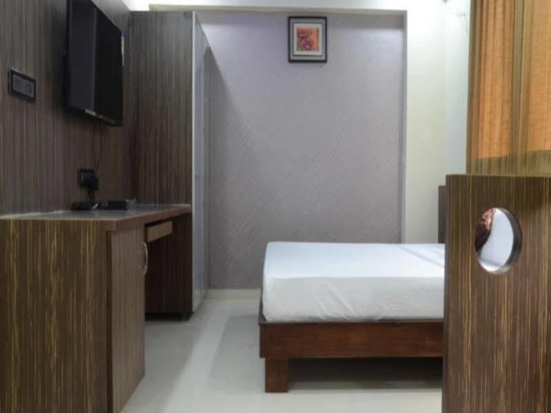 Fabhotel Kohinoor Plaza Ahmedabad Exteriör bild